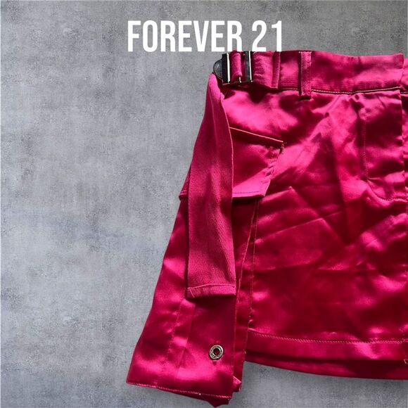 Preowned Forever 21 Satin Hot Pink Mini Skirt With Pockets and belt - Small - Picture 2 of 10
